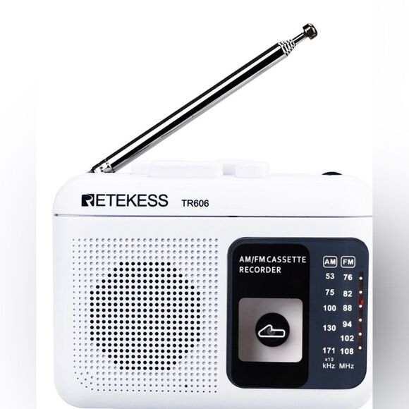 RETEKESS Cassette Player AM FM Portable Radio.  Requires two AA batteries - Picture 4 of 9
